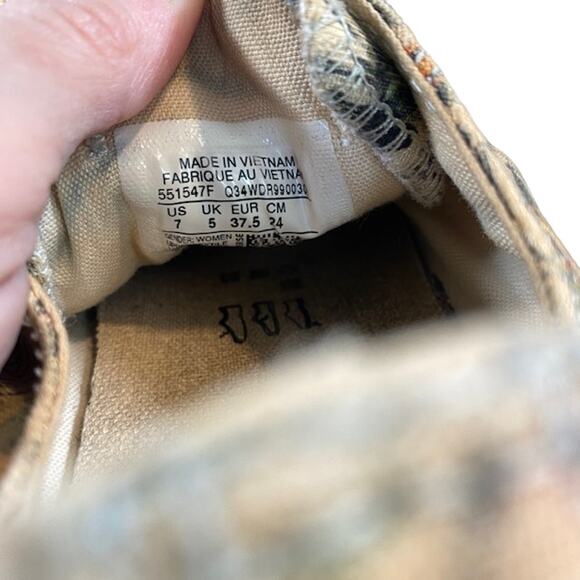 Converse Multi-Color Floral Detail Low Top Lace Up Sneakers Women Sz 7 - Picture 11 of 11